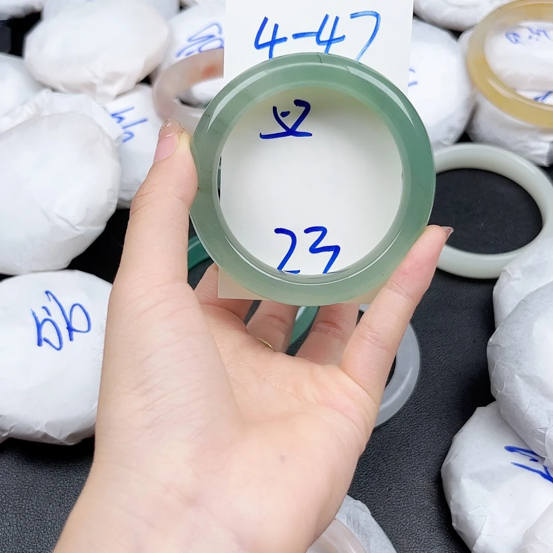 未镶嵌手镯石英质玉4.47