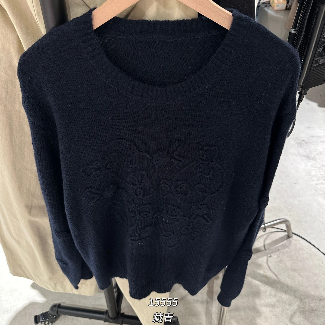 15555（部分无水洗唛，介意慎拍）WANGDAN新款圆领立体小花针织衫