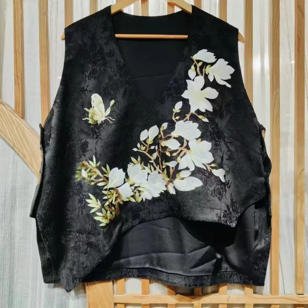 凤徕兮私人定制黑底黄白玉兰花刺绣V领斜边两侧带扣马甲(LS185-4)