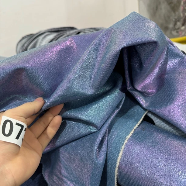 73  设计师款七彩烫金牛仔面料3米价