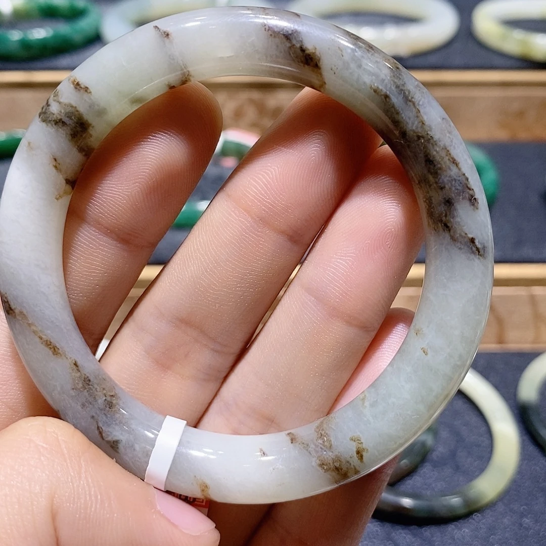 独山玉未镶嵌手镯