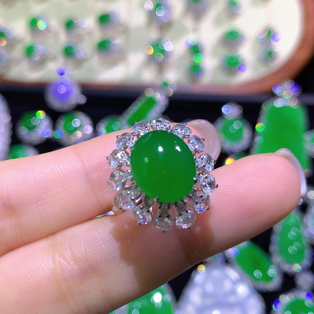 翡翠18K金镶嵌戒指高冰满绿蛋面戒指