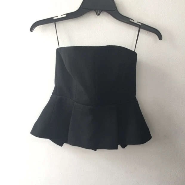 红色吊带抹胸上衣