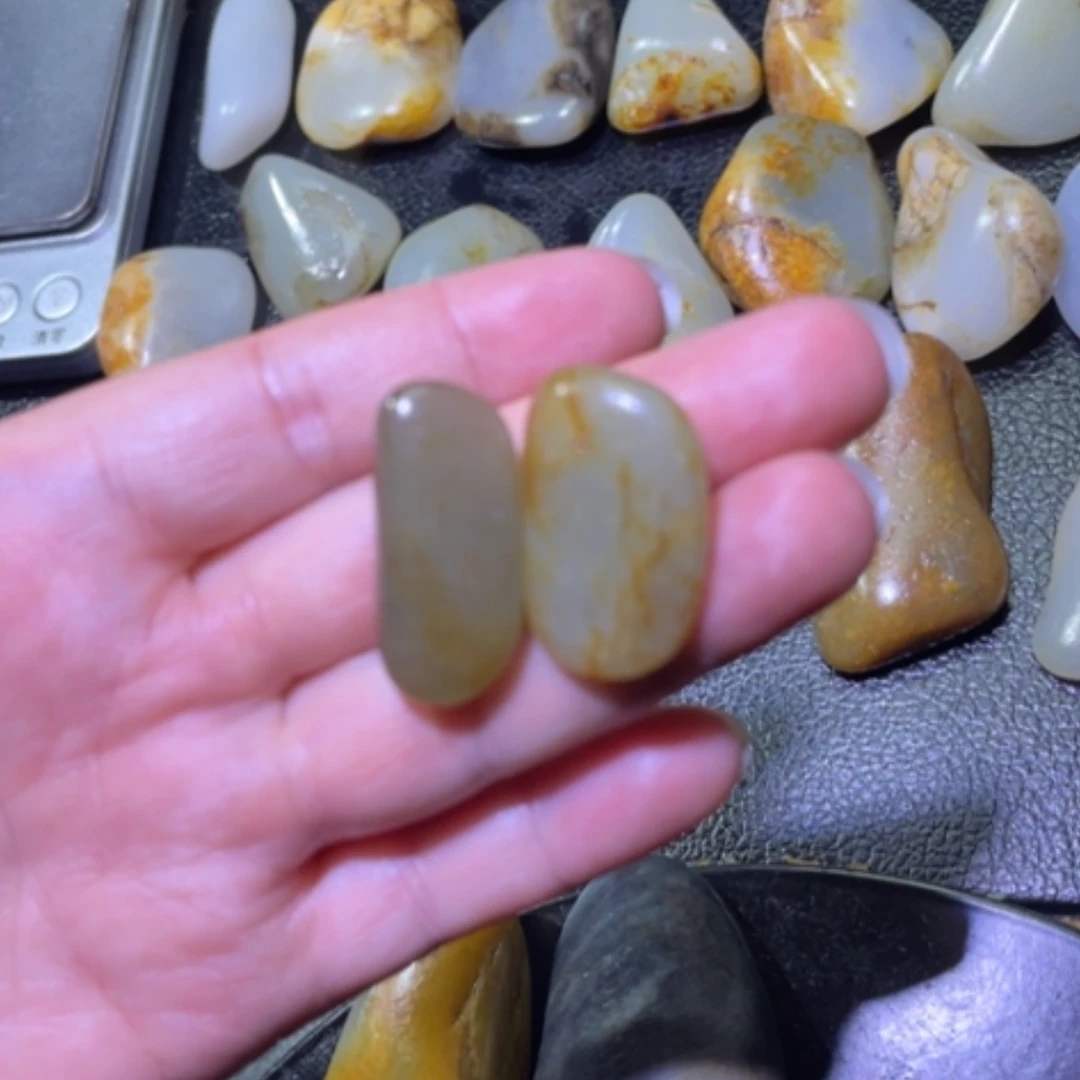 【闪购商品】颈饰未镶嵌和田玉（子料）