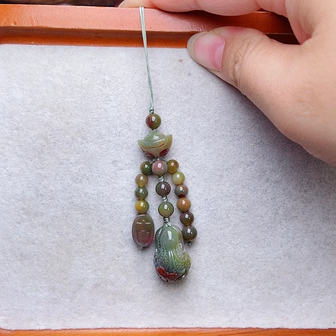 颈饰未镶嵌石英质玉（盐源）