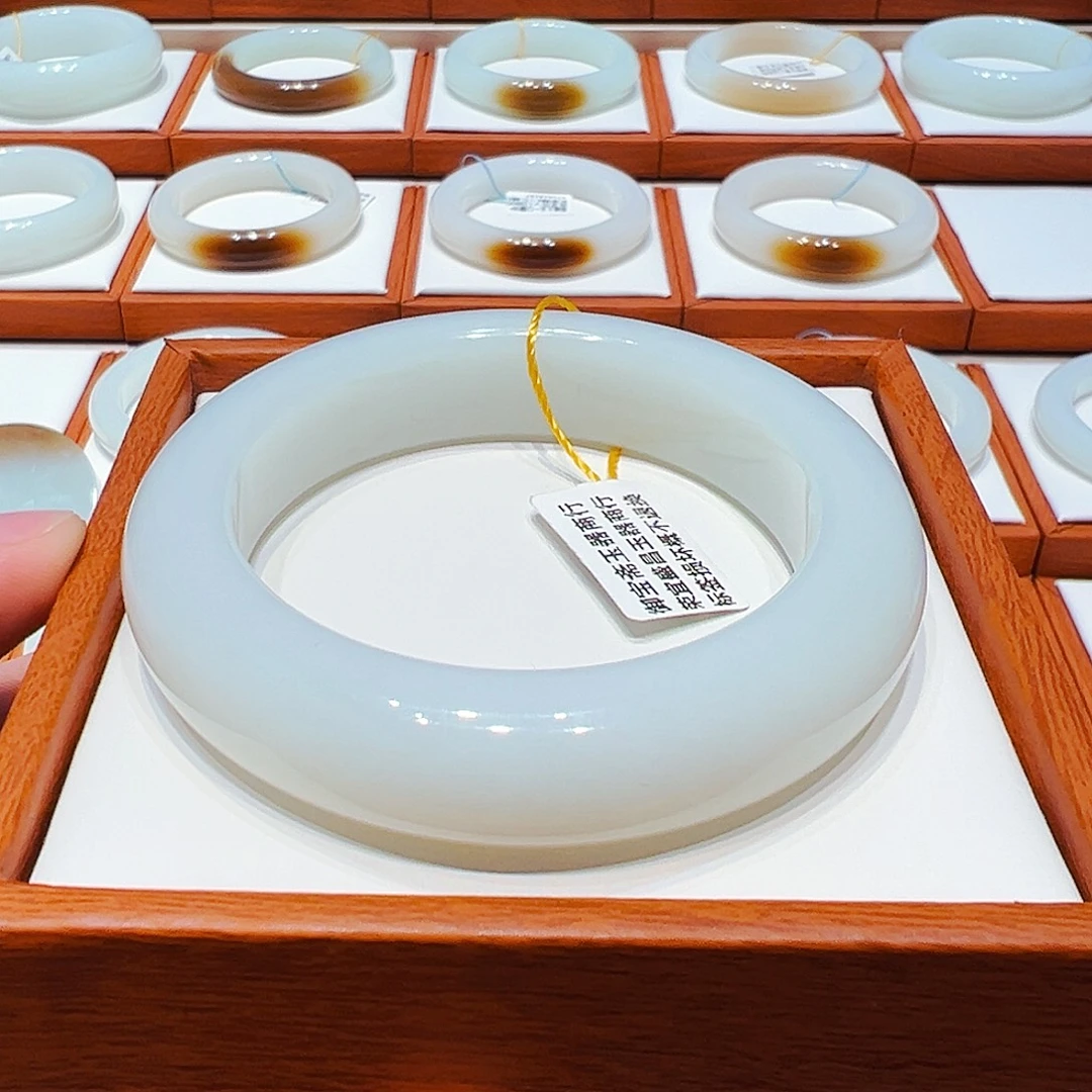 和田玉未镶嵌手镯羊脂白玉