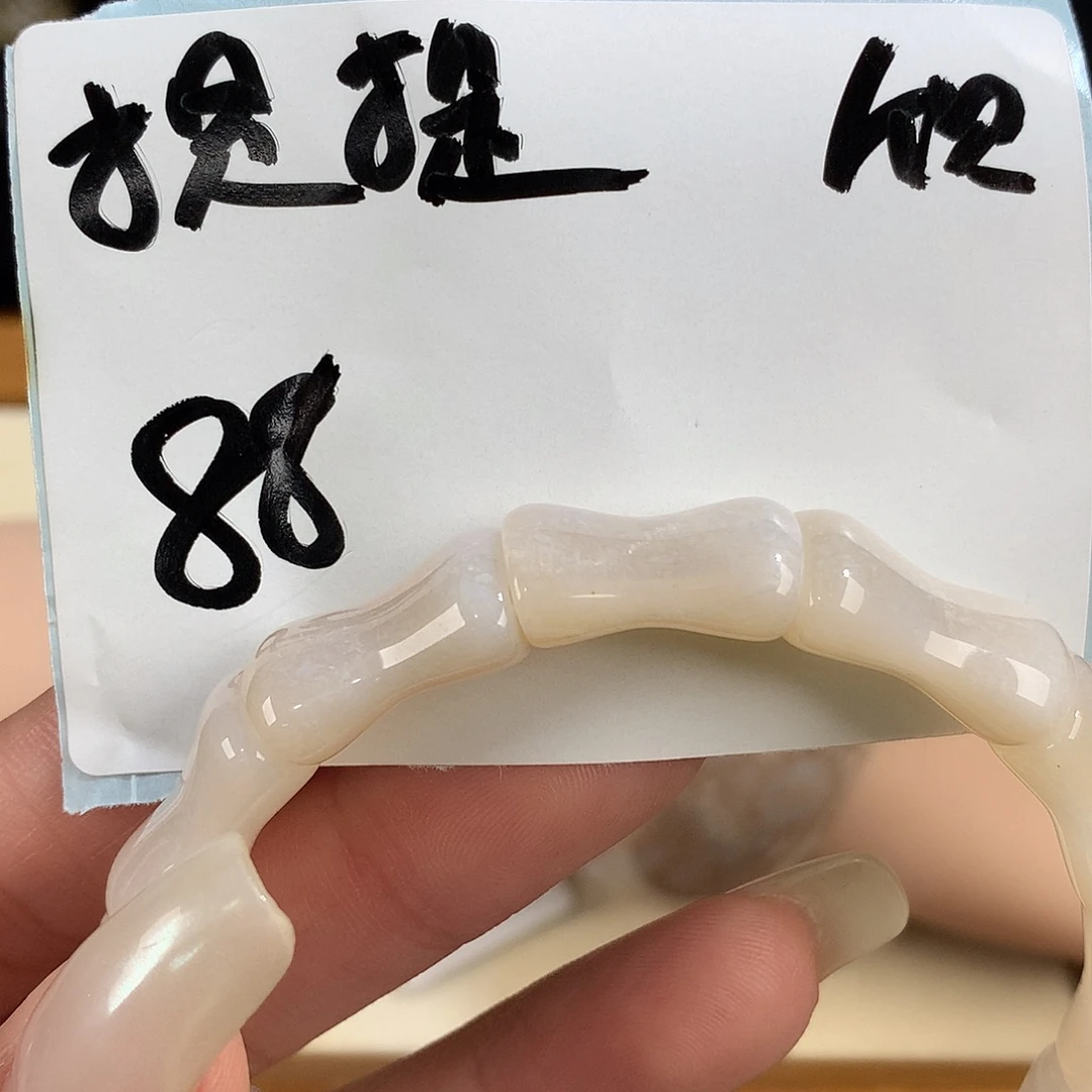 提***y吊坠(赠链)未镶嵌硅化珊瑚（珊瑚玉）