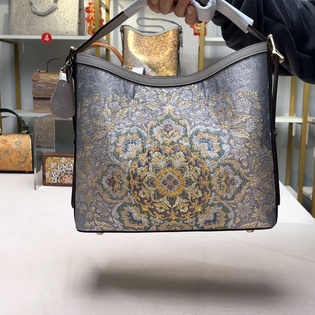 织绣?**?微瑕浮力大漏