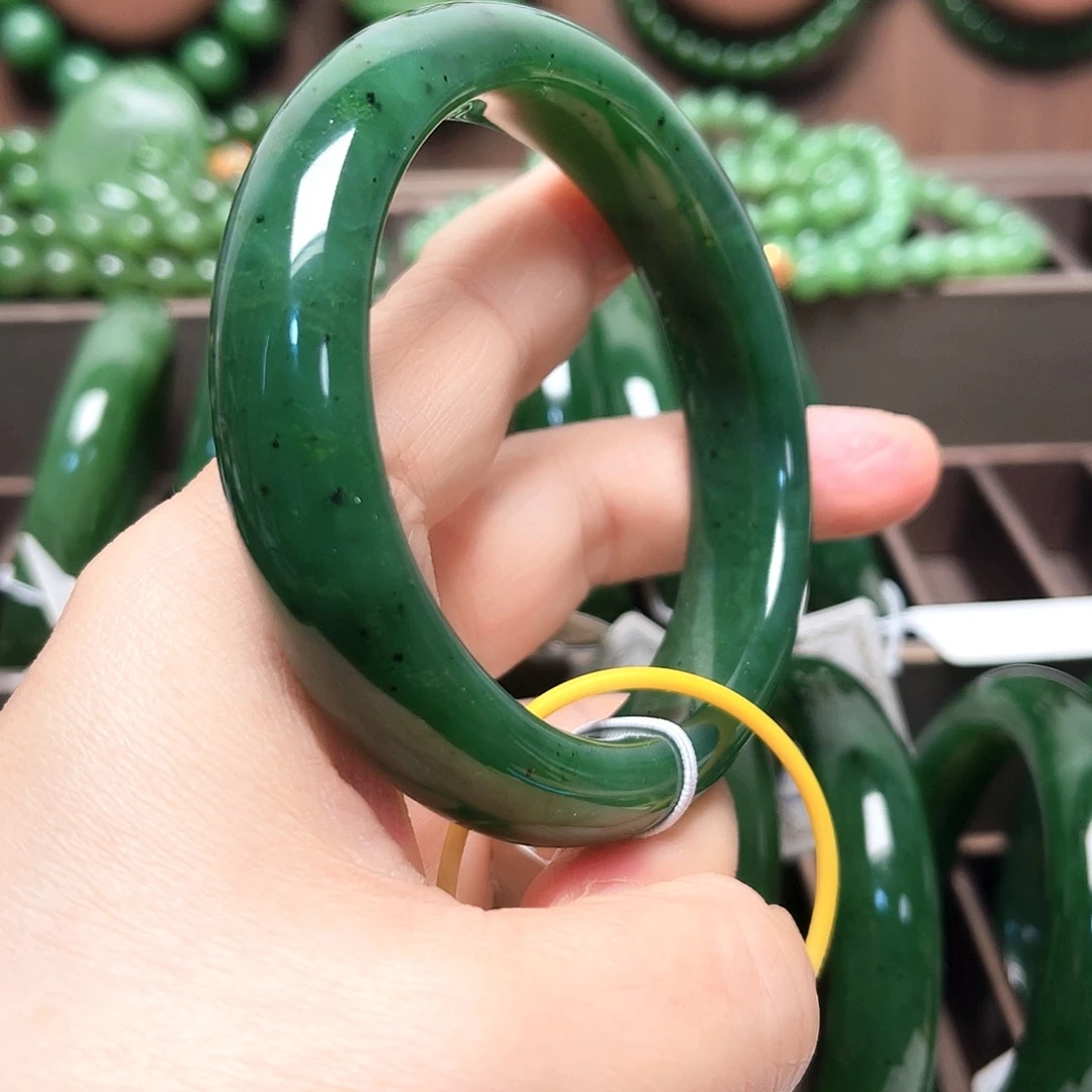 和田玉（碧玉）未镶嵌手镯
