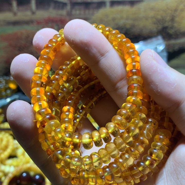 琥珀未镶嵌珠宝奇石多样发其一