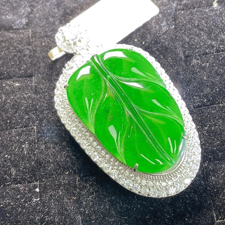 翡翠未镶嵌颈饰12