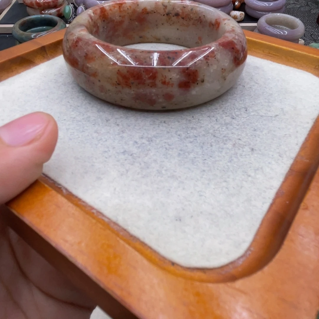未镶嵌圈口56石英质玉