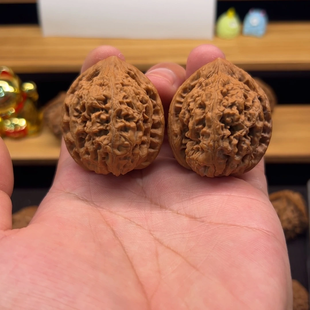 文玩核桃把件全品大克重牡丹纹