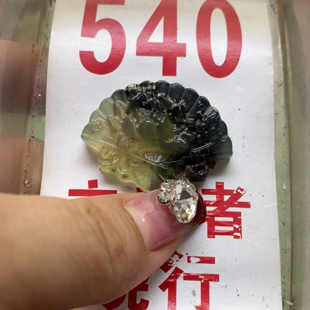 蛇纹石玉挂坠未镶嵌