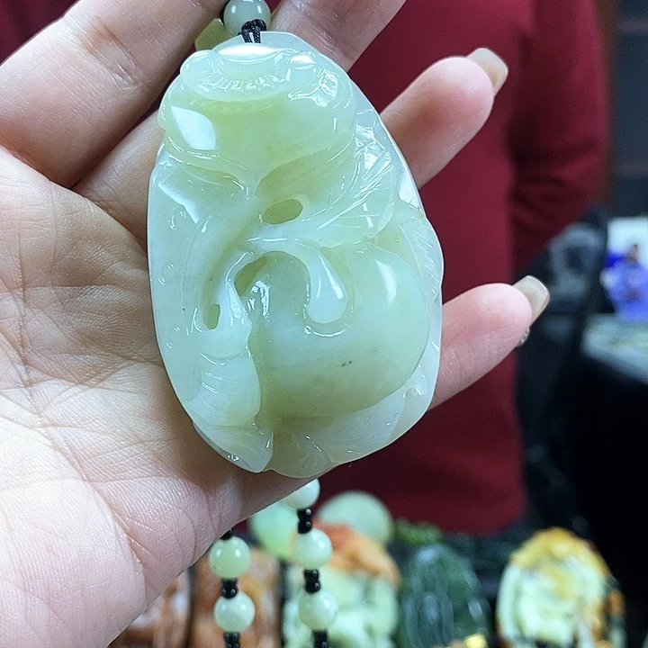 蛇纹石玉吊坠未镶嵌