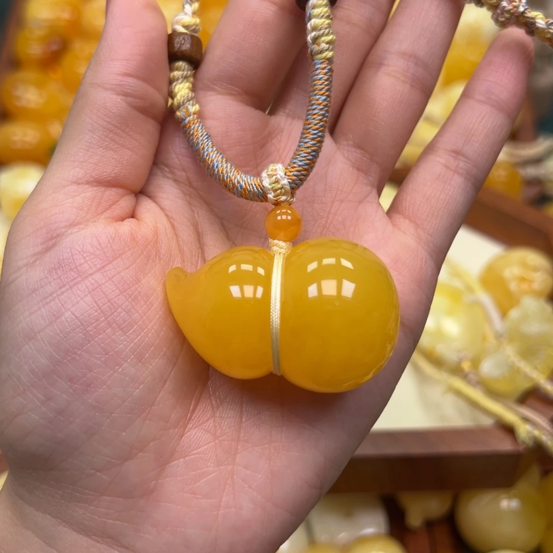 琥珀未镶嵌颈饰蜜蜡