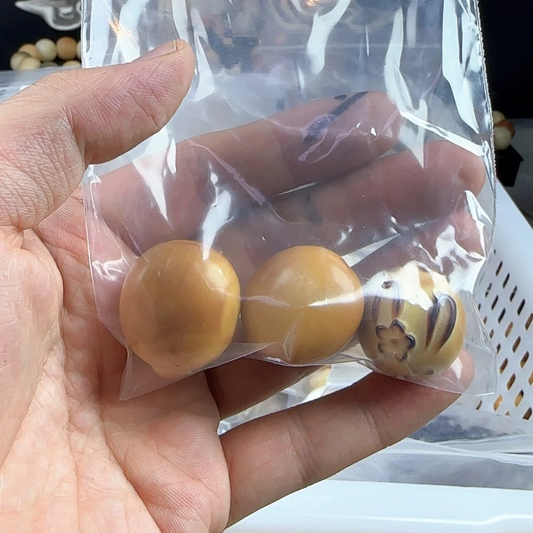 菩提根/象牙果吊坠灰****子兔子3颗瑕疵