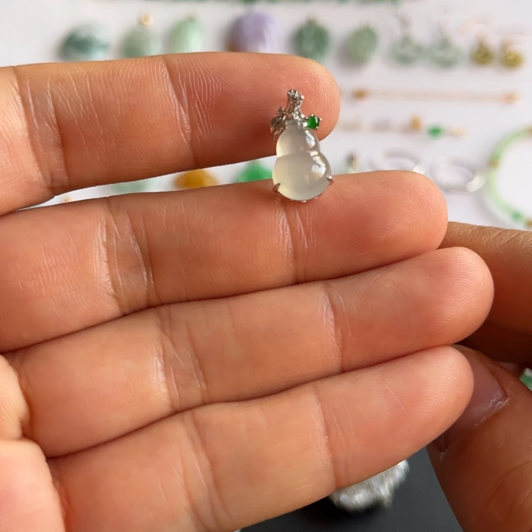 翡翠18K金镶嵌颈饰福利