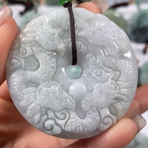 翡翠颈饰未镶嵌九龙扣两面工