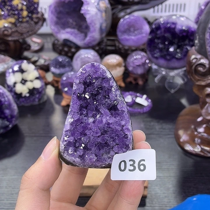 未镶嵌水晶大型摆件（非配饰）