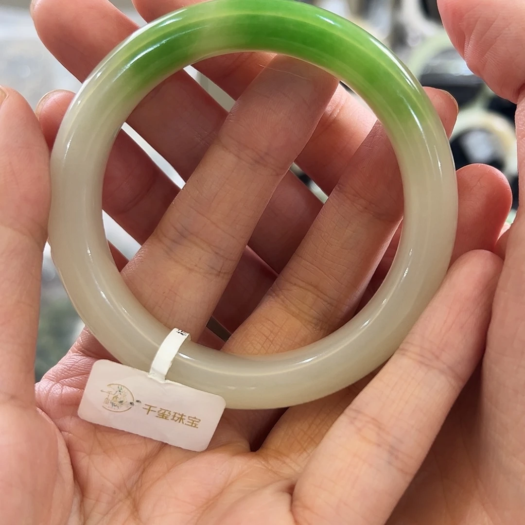 小***姐和田玉未镶嵌颈饰56.5