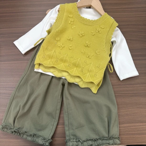 女宝森系气质款绿色裤子马甲打底衫套装单品