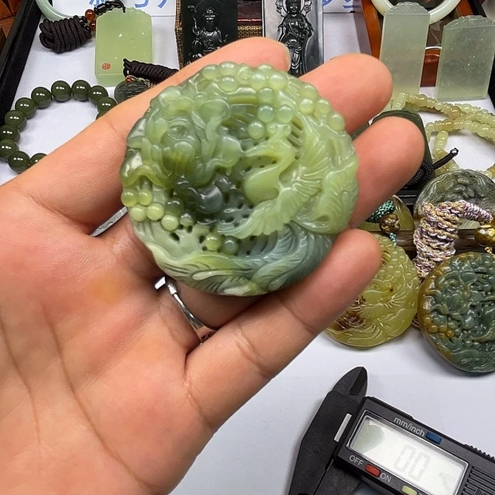 岫玉未镶嵌吊坠(赠链)