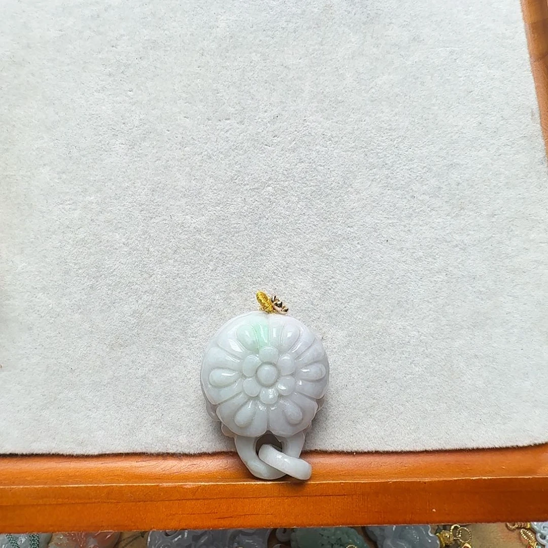 翡翠未镶嵌吊坠(赠链)