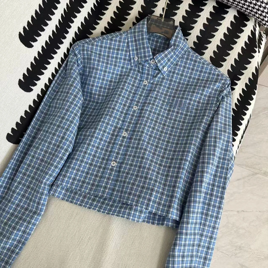 6.11mm蓝色格子轻熟风慵懒翻领短款长袖衬衫