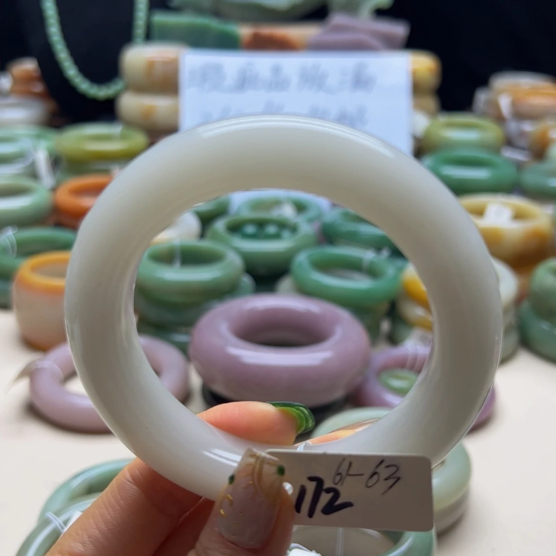 石英岩玉手镯未镶嵌