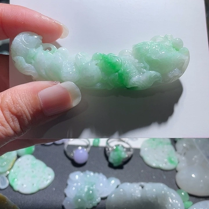 颈饰未镶嵌翡翠天