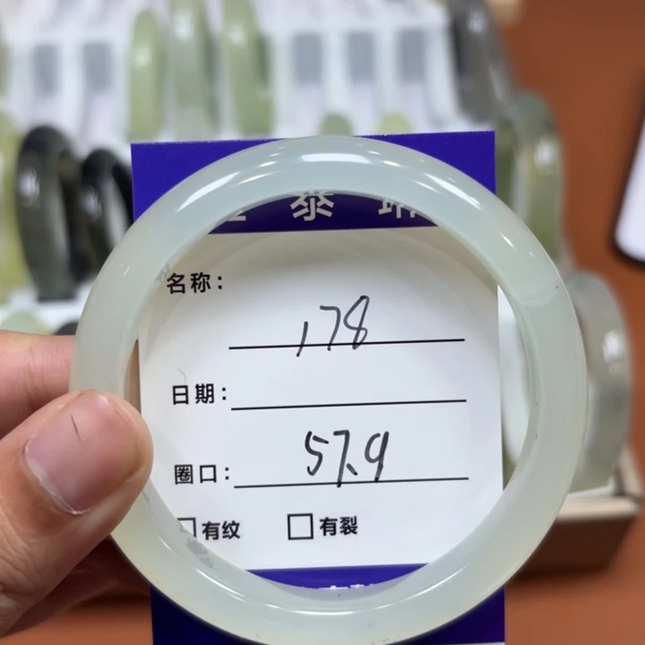 未镶嵌岫玉手镯天然