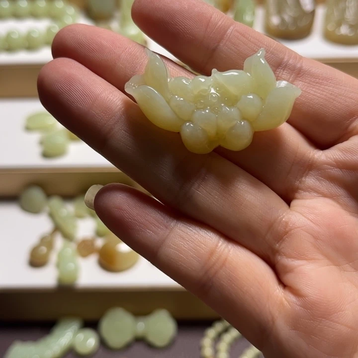 泓***理和田玉未镶嵌颈饰