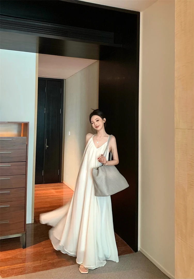 法式气质露背V领挂脖吊带连衣长裙连衣裙裙子宽松度假风#22736