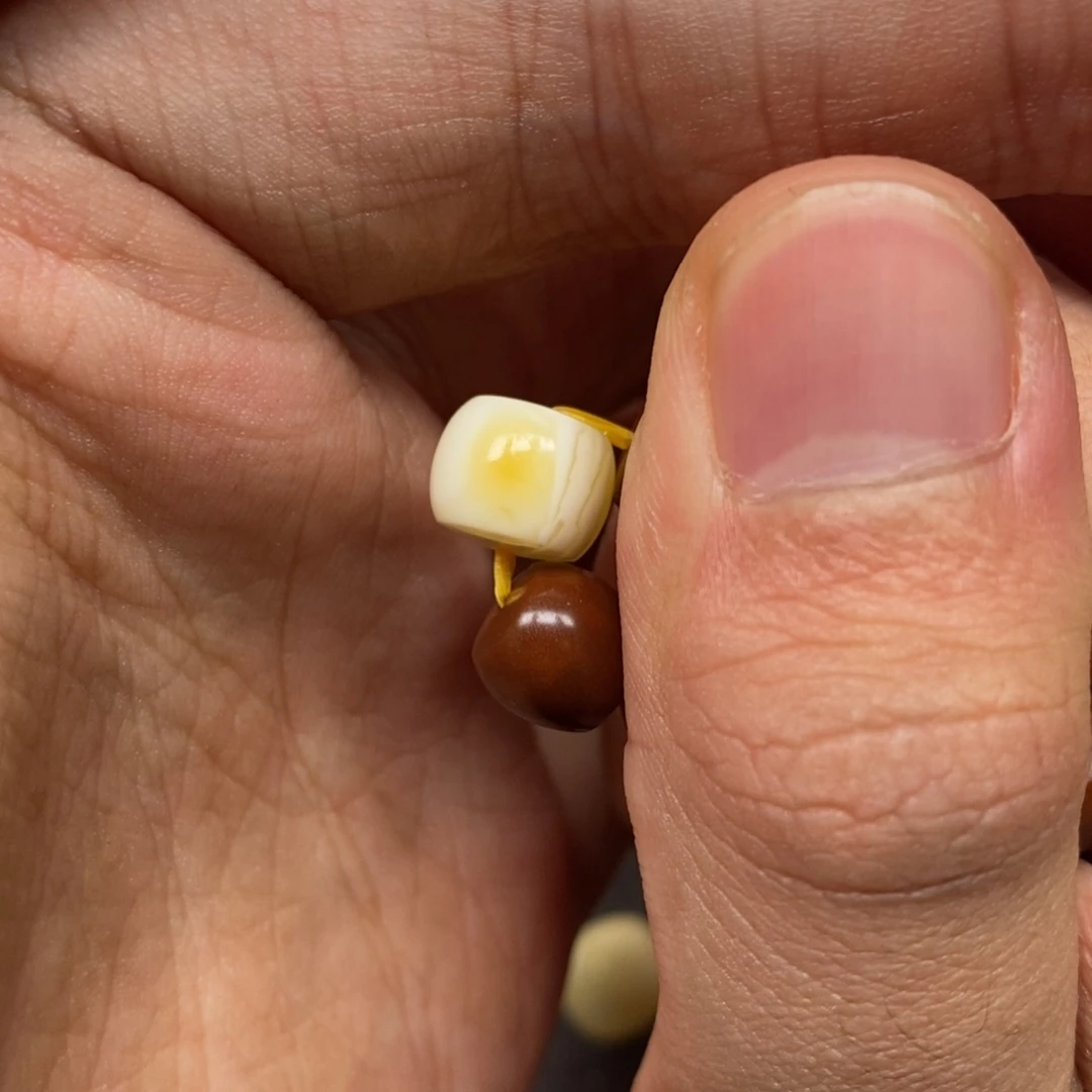 蜜蜡未镶嵌裸石瓷白妖花搭配7到9的直切