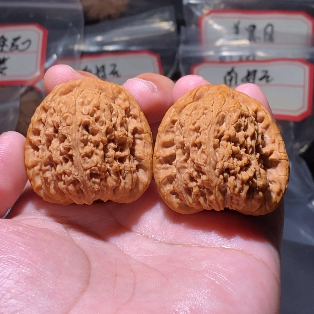 如***水文玩核桃吊坠40全品南疆