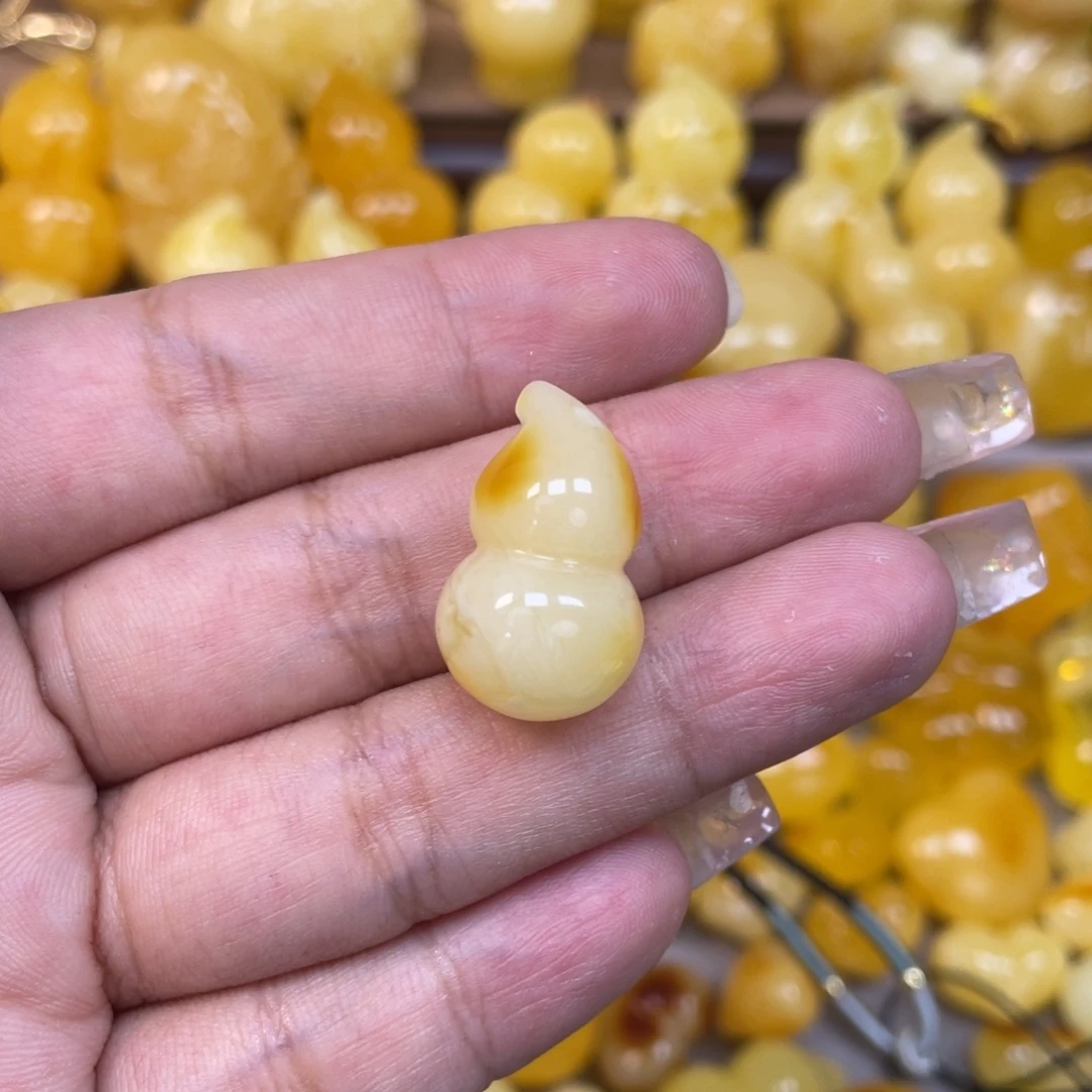 韩***店琥珀未镶嵌珠宝奇石