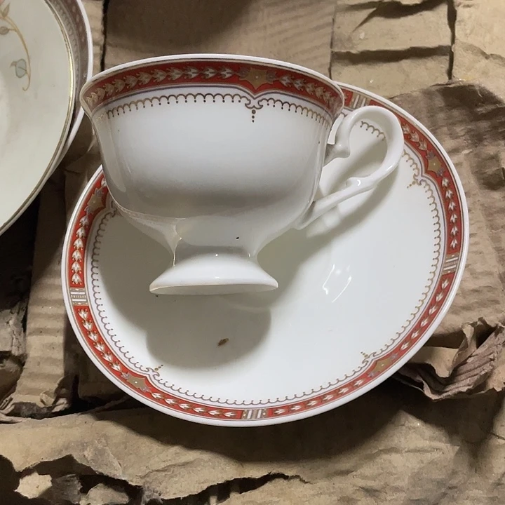 杯六厂汉玉金花纸红边杯碟一套