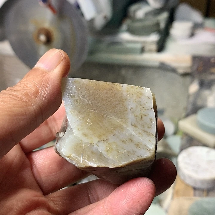 颈饰未镶嵌和田玉（糖玉）