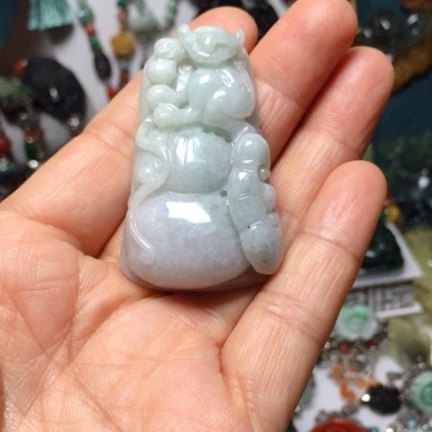 翡翠未镶嵌吊坠(赠链)