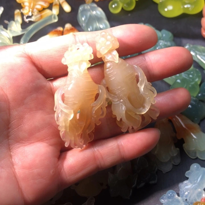 蛇纹石玉未镶嵌耳坠