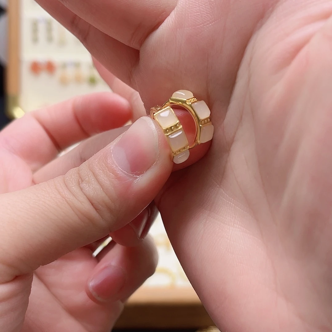 中***儿和田玉银S925镶嵌耳饰