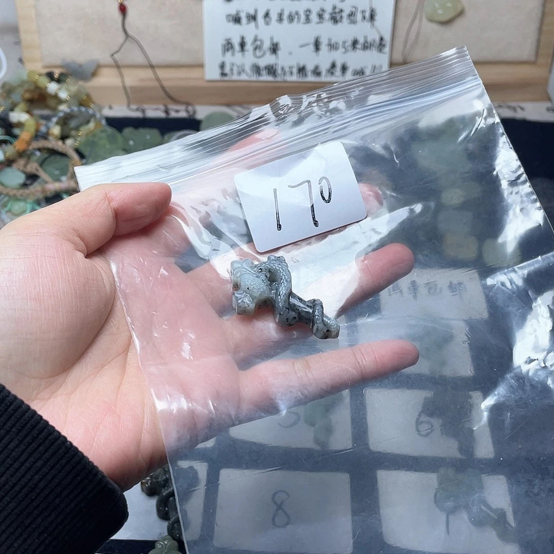 蛇纹石玉颈饰未镶嵌^*