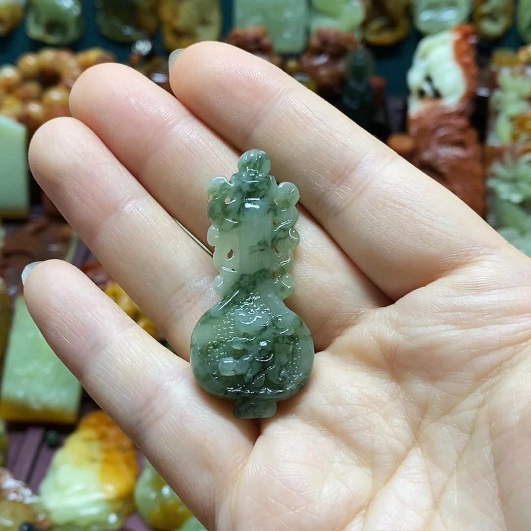 岫玉未镶嵌吊坠(赠链)