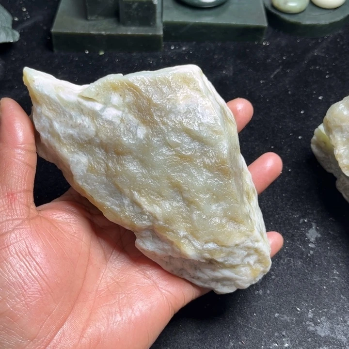 和田玉（糖玉）未镶嵌珠宝奇石