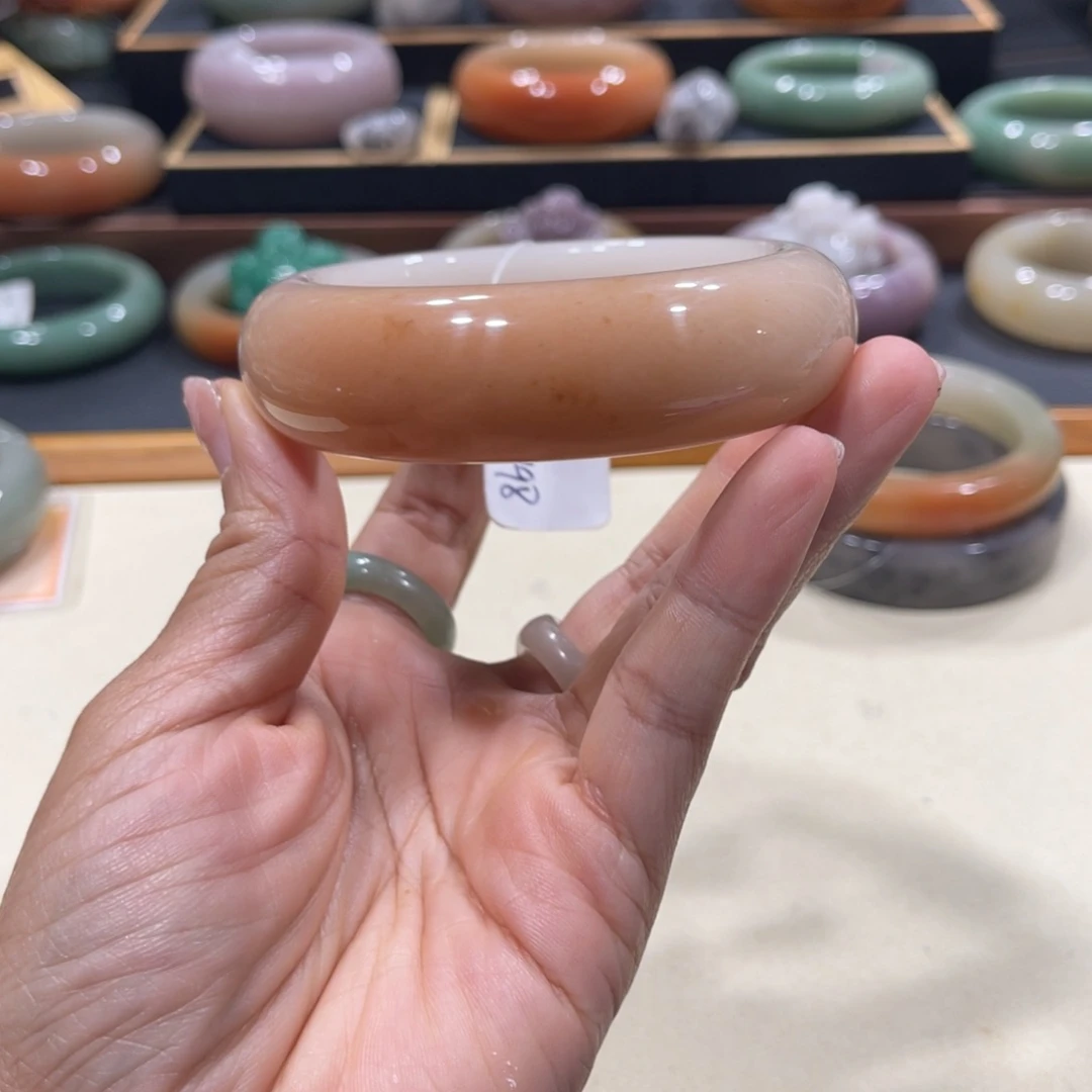 未镶嵌手镯石英岩玉