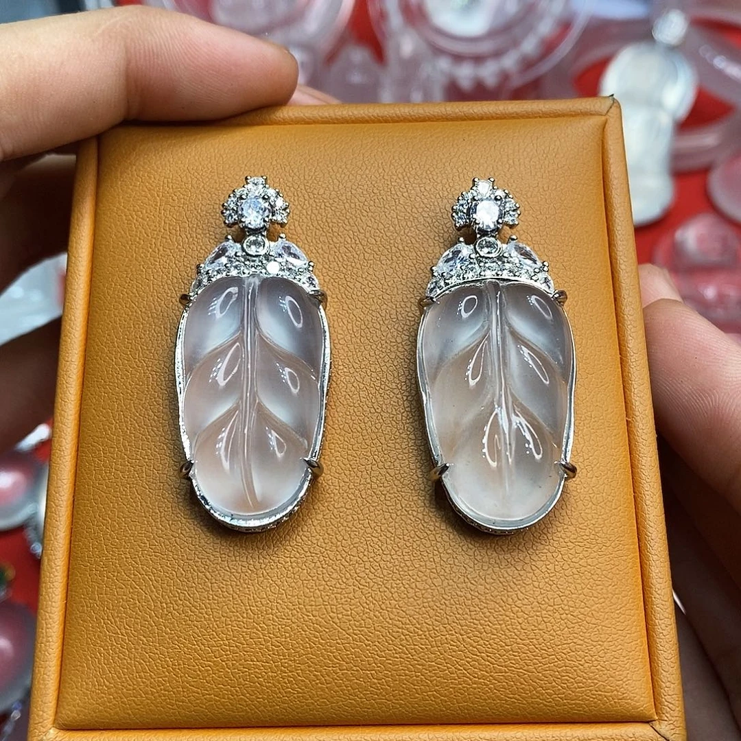 颈饰未镶嵌石英质玉