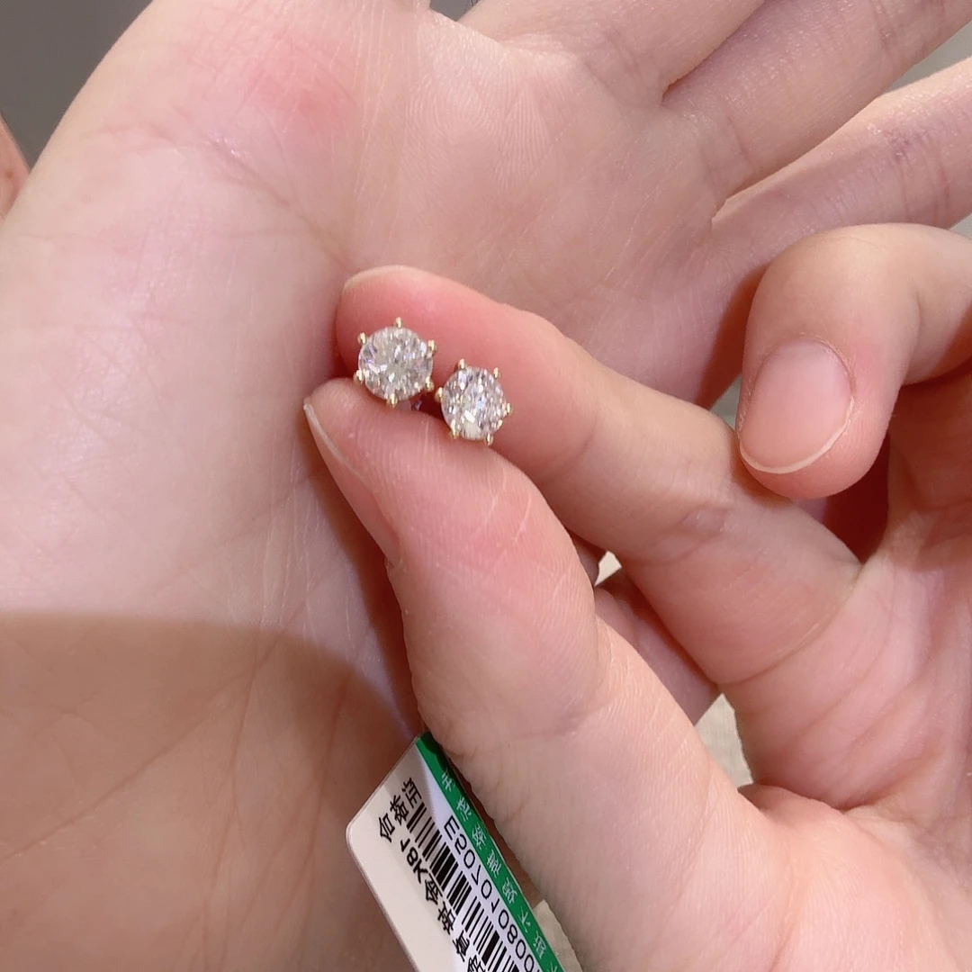 18K金镶嵌耳饰实验室培育钻石六爪耳钉k黄单颗50分