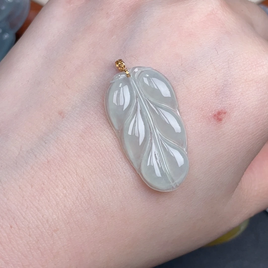 翡翠未镶嵌颈饰叶子