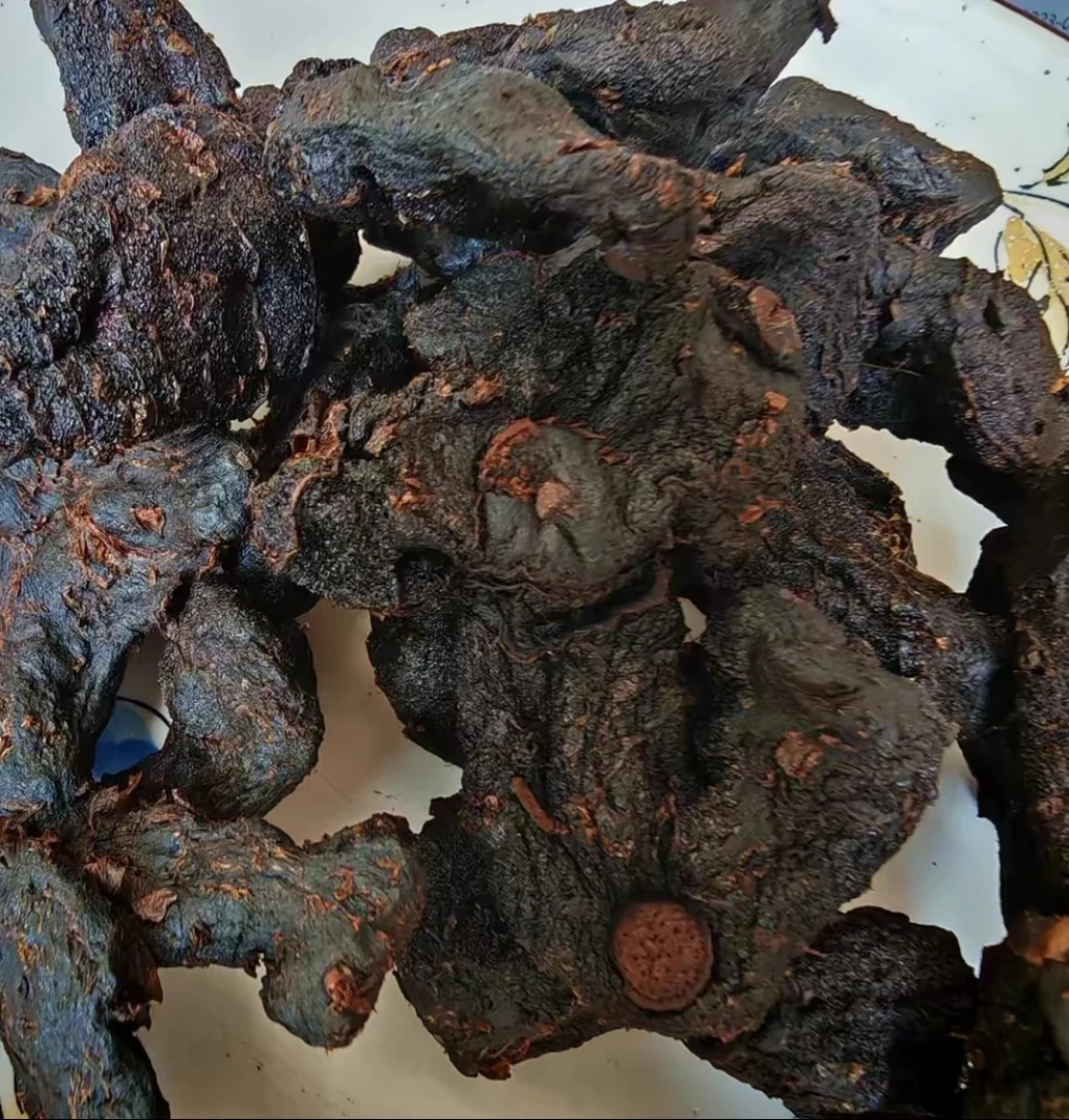 九蒸九晒野生整块下山货搭配大枣煮水效果更佳